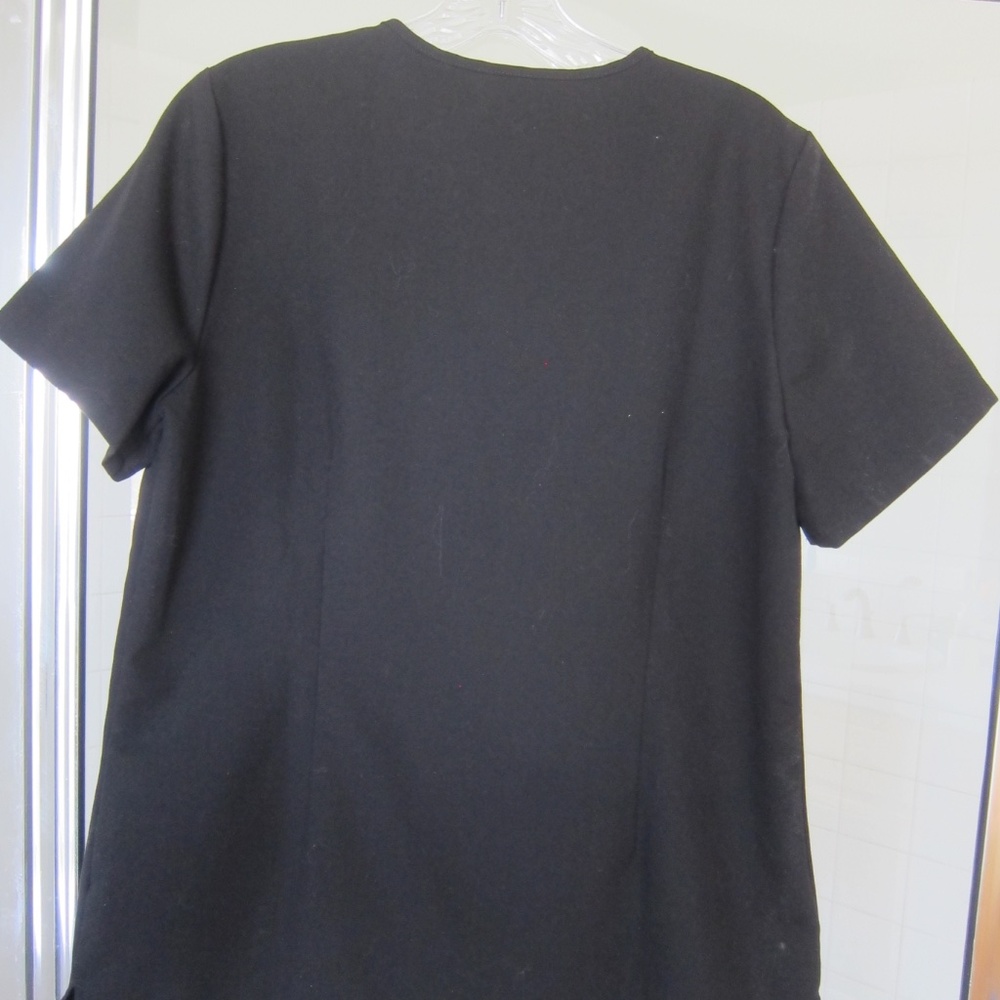 FIGS SCRUB TOP - Picture 2 of 4